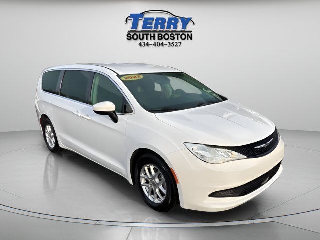 Used 2022 Chrysler Voyager LX FWD image 2