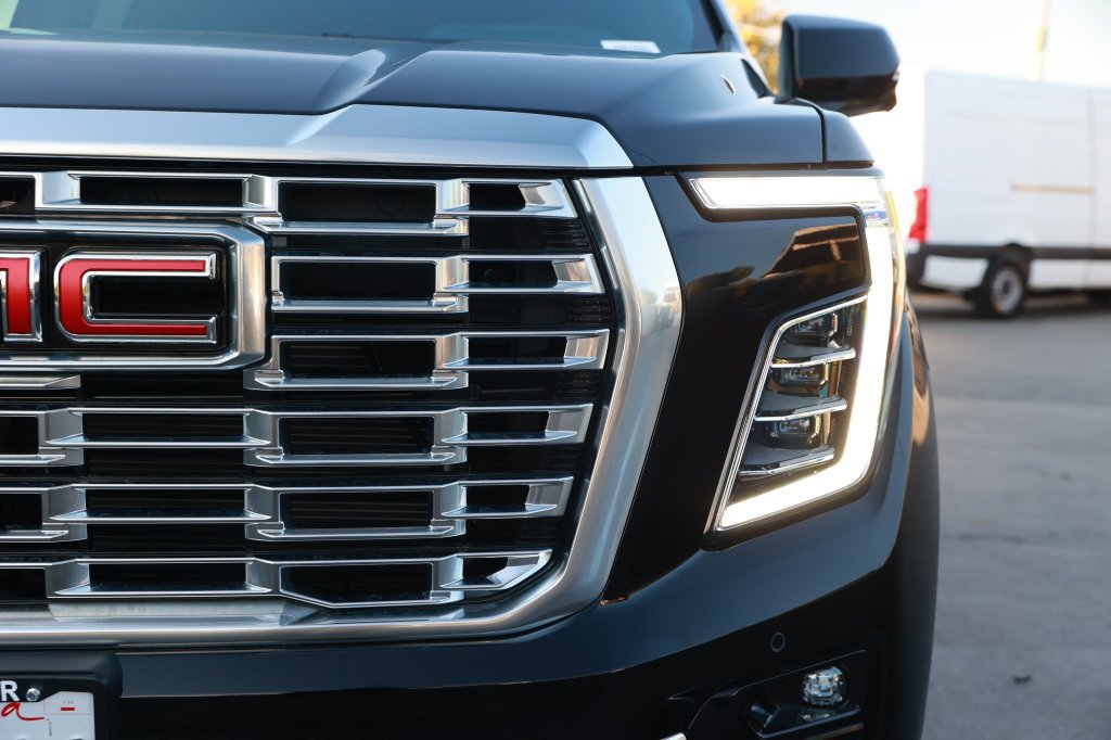 Used 2026 GMC Yukon Denali w/ Sun & Power Step Package AWD/4WD image 8