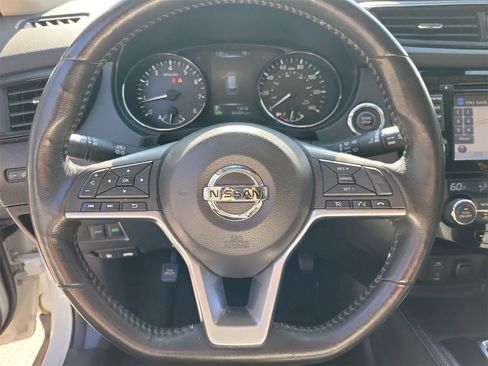 Used 2017 Nissan Rogue SL image 19