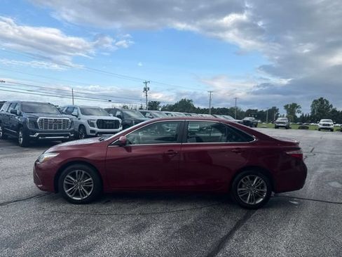 Used 2017 Toyota Camry SE w/ Moonroof Package FWD image 4
