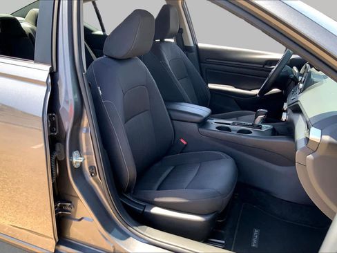 Used 2024 Nissan Altima 2.5 S FWD image 8