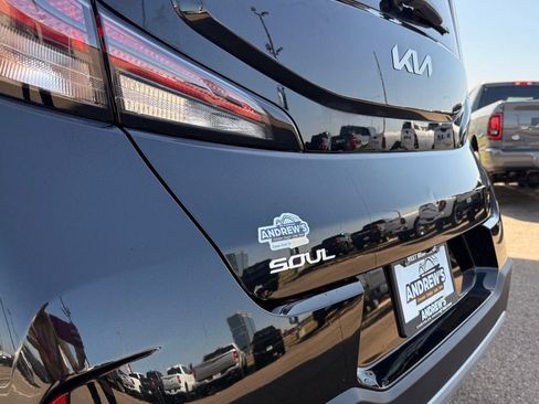 Used 2024 Kia Soul LX w/ Option Group 015 FWD image 10