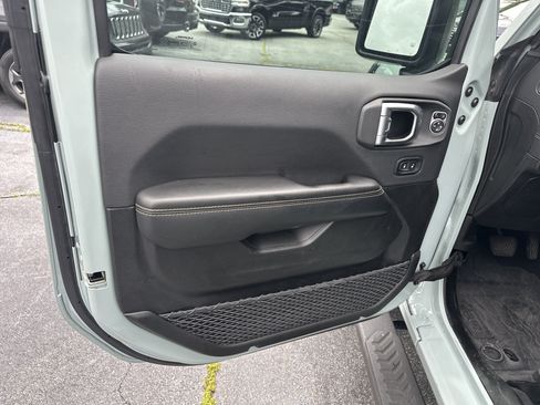 Used 2024 Jeep Wrangler Unlimited Sahara w/ Technology Group AWD/4WD image 12