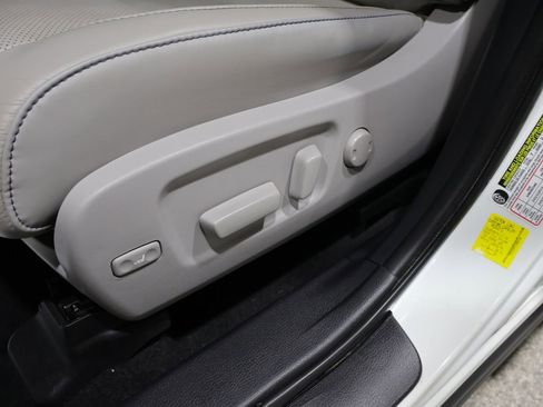 Used 2019 Toyota Highlander Limited AWD/4WD image 12