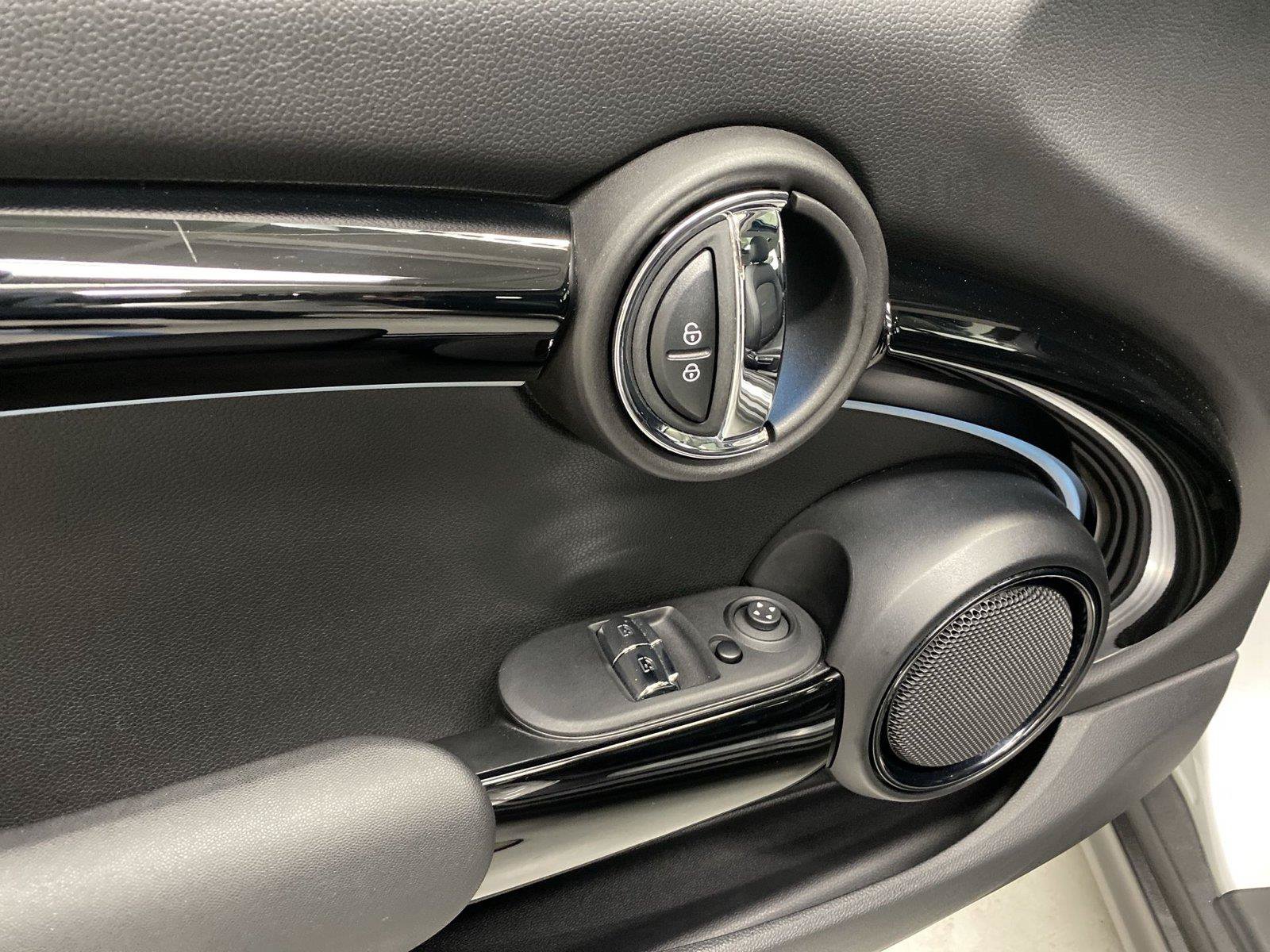 Used 2023 MINI Cooper 2-Door Hardtop FWD image 19