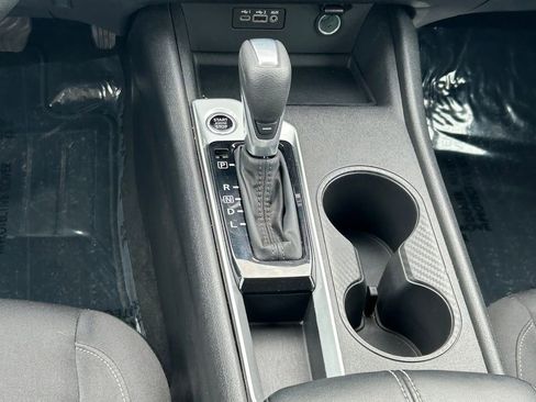 Used 2025 Nissan Altima 2.5 SV image 19