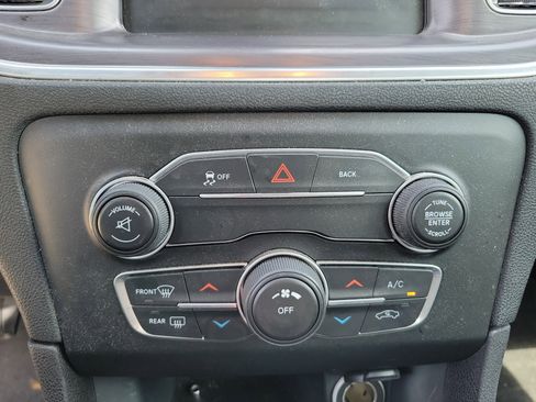 Used 2016 Dodge Charger SE RWD image 11