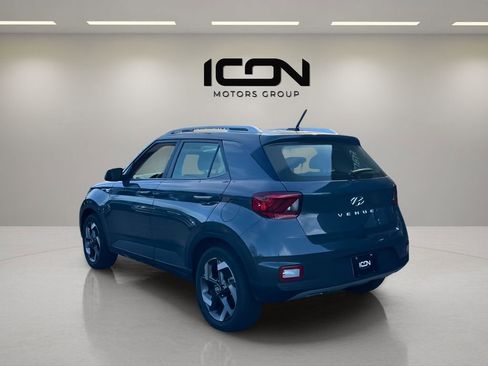 Used 2025 Hyundai Venue SEL FWD image 3