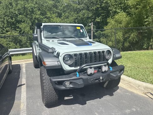 Used 2024 Jeep Wrangler Unlimited Rubicon 4xe w/ Capability Package AWD/4WD image 40