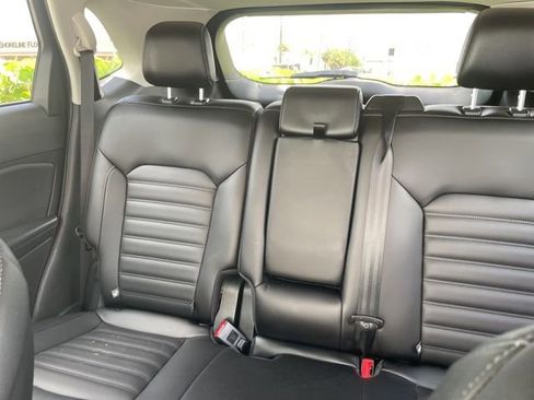 Used 2021 Ford Edge SEL w/ Convenience Package FWD image 4