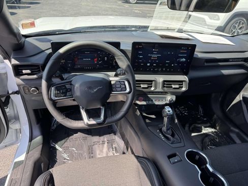 Used 2025 Ford Mustang Coupe RWD image 2