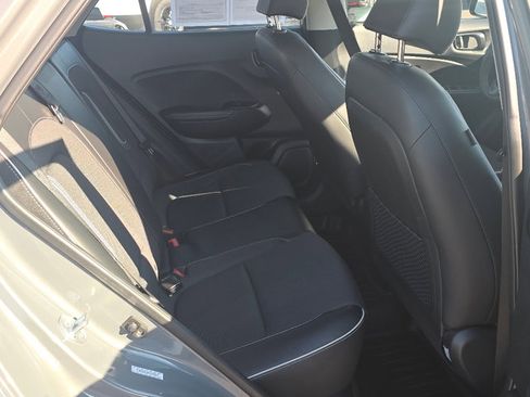 Used 2022 Hyundai Venue Limited image 23