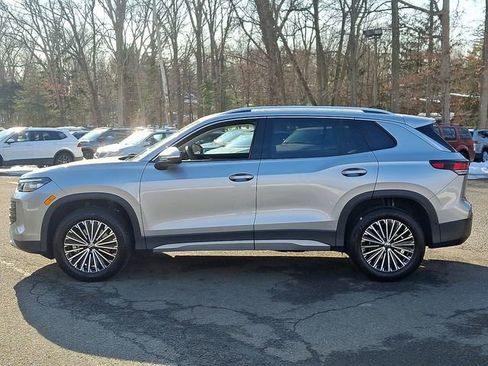 Certified 2025 Volkswagen Tiguan S w/ 18" Wheel Package image 6