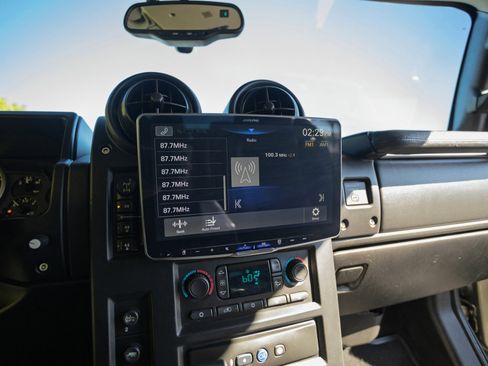 Used 2005 HUMMER H2 SUT w/ Preferred Equipment Group image 17