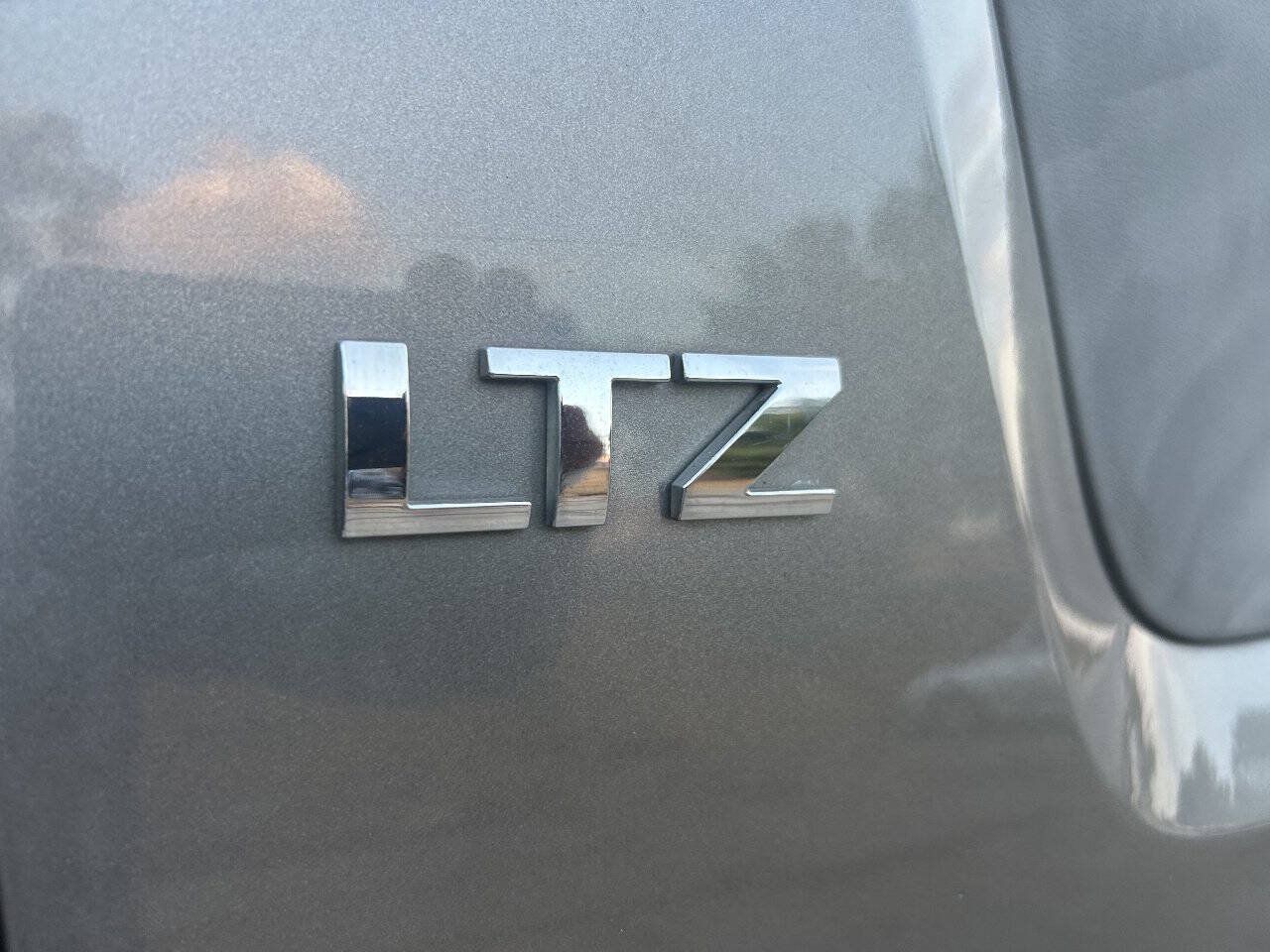 Used 2008 Chevrolet Avalanche LTZ w/ LTZ Preferred Equipment Group RWD image 19