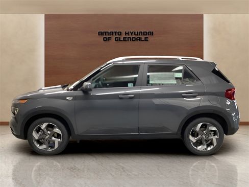 Used 2025 Hyundai Venue SEL image 5