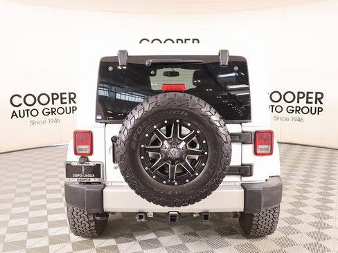 Used 2015 Jeep Wrangler Unlimited Sahara w/ Connectivity Group image 20