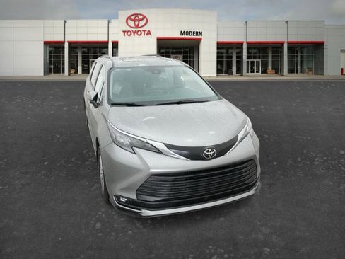 New 2026 Toyota Sienna XLE FWD image 10
