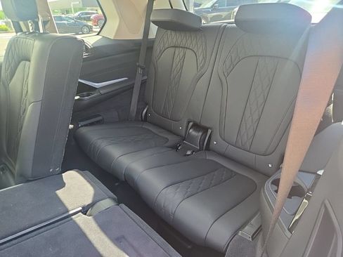 Used 2023 BMW X7 xDrive40i AWD/4WD image 25