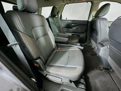 Used 2023 Nissan Pathfinder SL w/ SL Premium Package AWD/4WD image 35