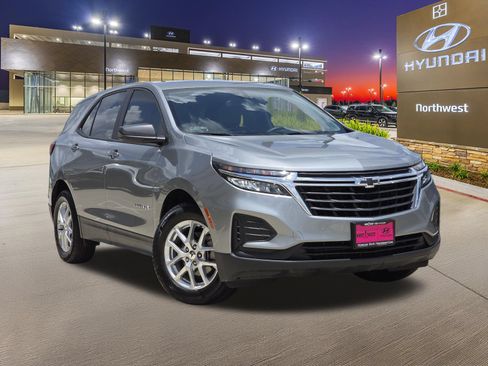 Used 2024 Chevrolet Equinox LS FWD image 3