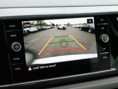 Certified 2024 Volkswagen Taos SEL image 31