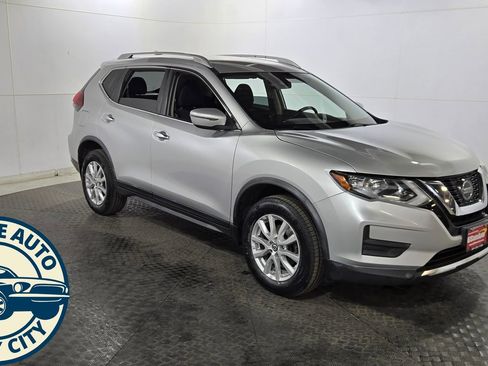 Used 2019 Nissan Rogue SV image 1