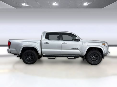 Used 2022 Toyota Tacoma SR5 w/ Technology Package AWD/4WD image 8