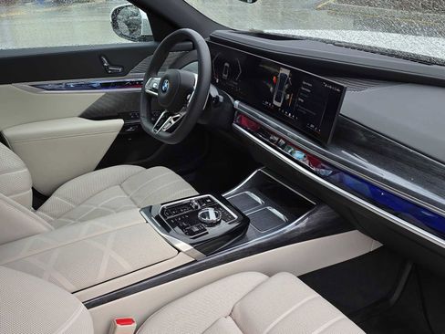 Used 2025 BMW 740i xDrive w/ Executive Package AWD/4WD image 10
