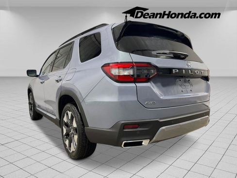 New 2026 Honda Pilot Touring image 3
