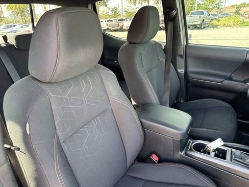 Used 2020 Toyota Tacoma TRD Sport image 17