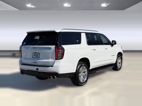 Used 2023 Chevrolet Suburban Premier image 8