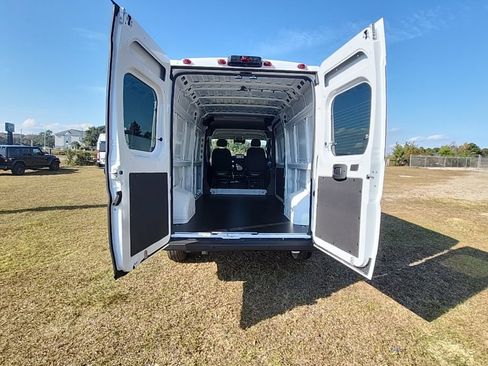 New 2026 RAM ProMaster 2500 w/ Premium Convenience Group FWD image 17
