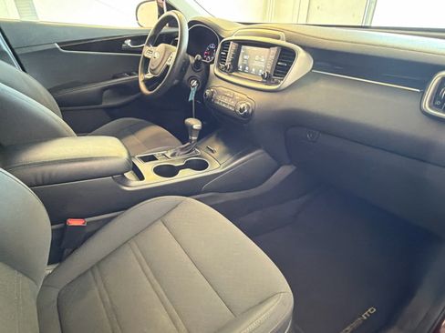 Used 2020 Kia Sorento LX FWD image 26