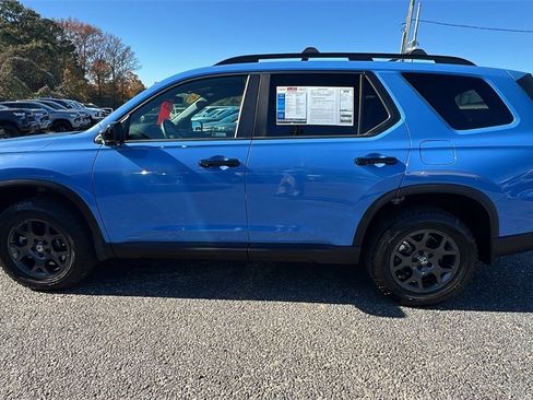 Used 2025 Honda Pilot TrailSport image 8