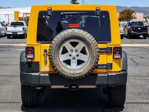 Used 2012 Jeep Wrangler Unlimited Rubicon w/ Connectivity Group AWD/4WD image 5