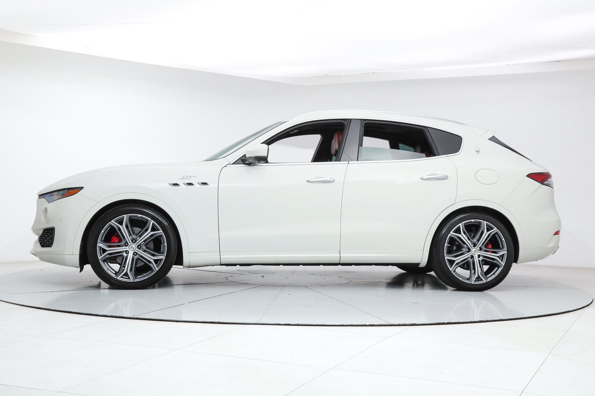 Used 2023 Maserati Levante GT AWD/4WD image 2