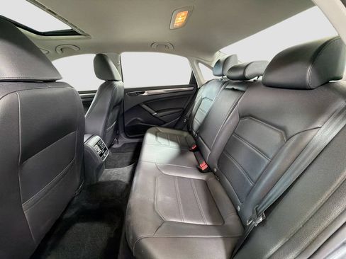 Used 2018 Volkswagen Passat 2.0T SE FWD image 25