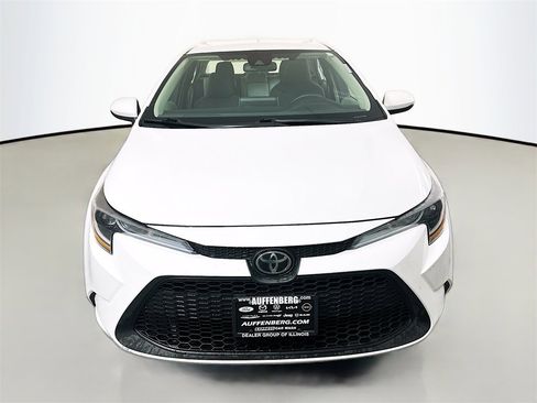 Used 2021 Toyota Corolla LE image 2