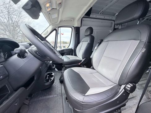 Used 2024 RAM ProMaster 2500 w/ Convenience Group FWD image 20