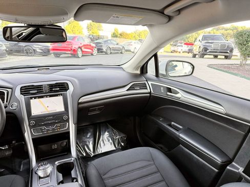 Used 2019 Ford Fusion SE FWD image 22