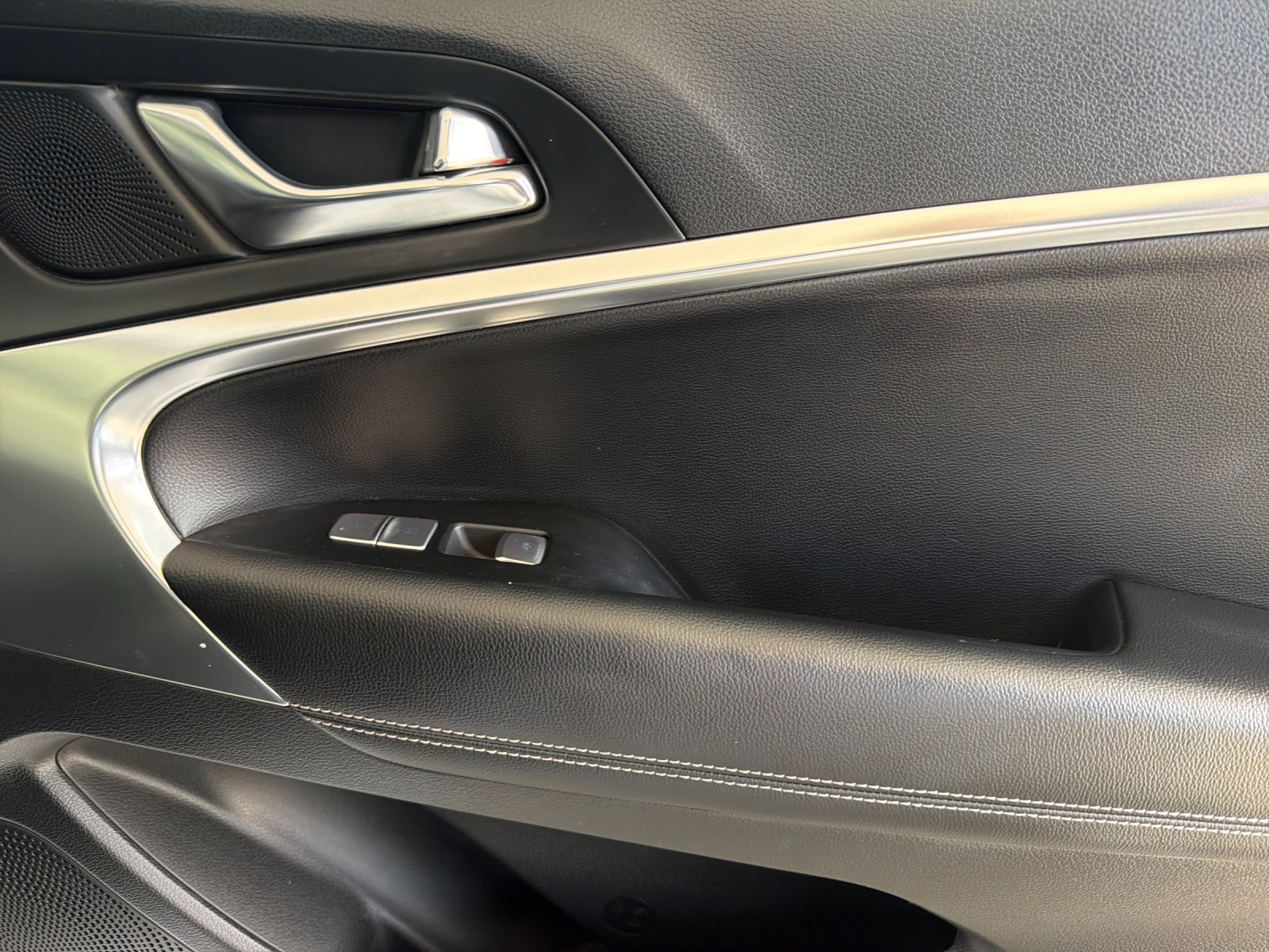 Used 2025 Genesis G70 2.5T RWD image 18