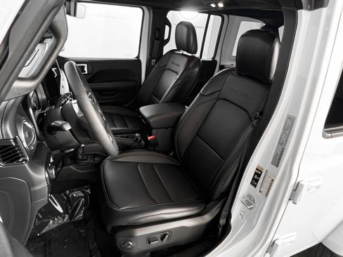 Used 2024 Jeep Wrangler Unlimited Sahara w/ Technology Group image 18