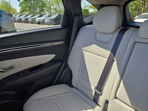 Certified 2023 Hyundai Tucson Limited AWD/4WD image 12