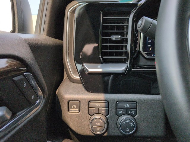 Used 2023 Chevrolet Silverado 1500 LT AWD/4WD image 20