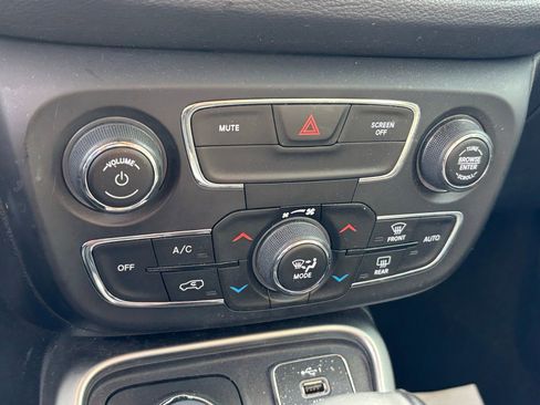Used 2020 Jeep Compass Latitude AWD/4WD image 5