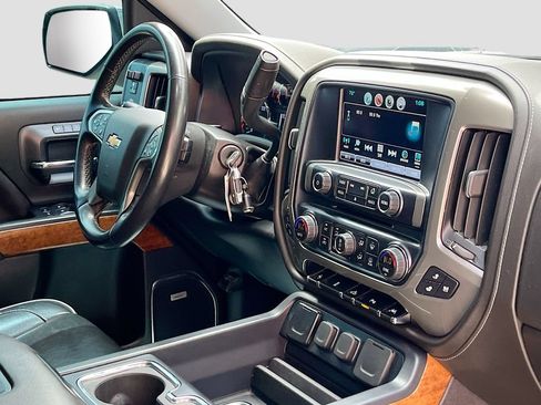 Used 2018 Chevrolet Silverado 1500 High Country AWD/4WD image 29