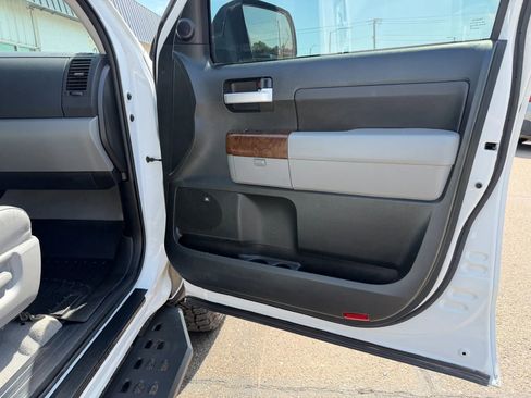 Used 2011 Toyota Tundra Limited w/ Memory Pkg AWD/4WD image 15