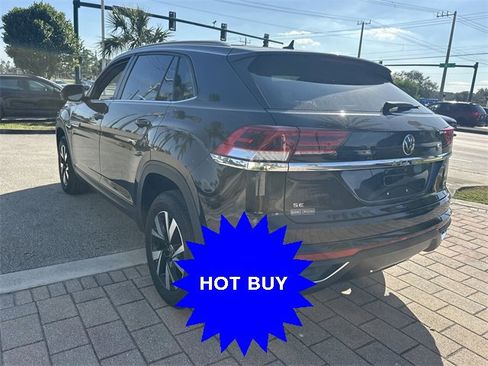 Certified 2022 Volkswagen Atlas Cross Sport SE image 8