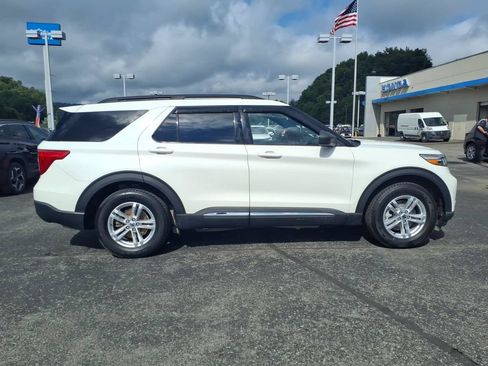 Used 2020 Ford Explorer XLT w/ Equipment Group 202A AWD/4WD image 3